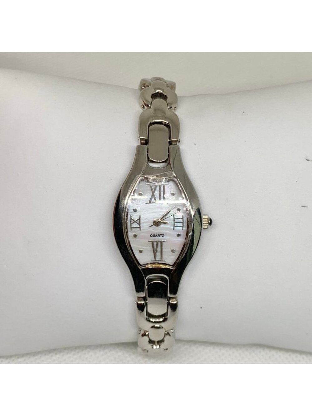 SilverTone tone Quartz analog women watch mop dial 20mm  size 7.5” running